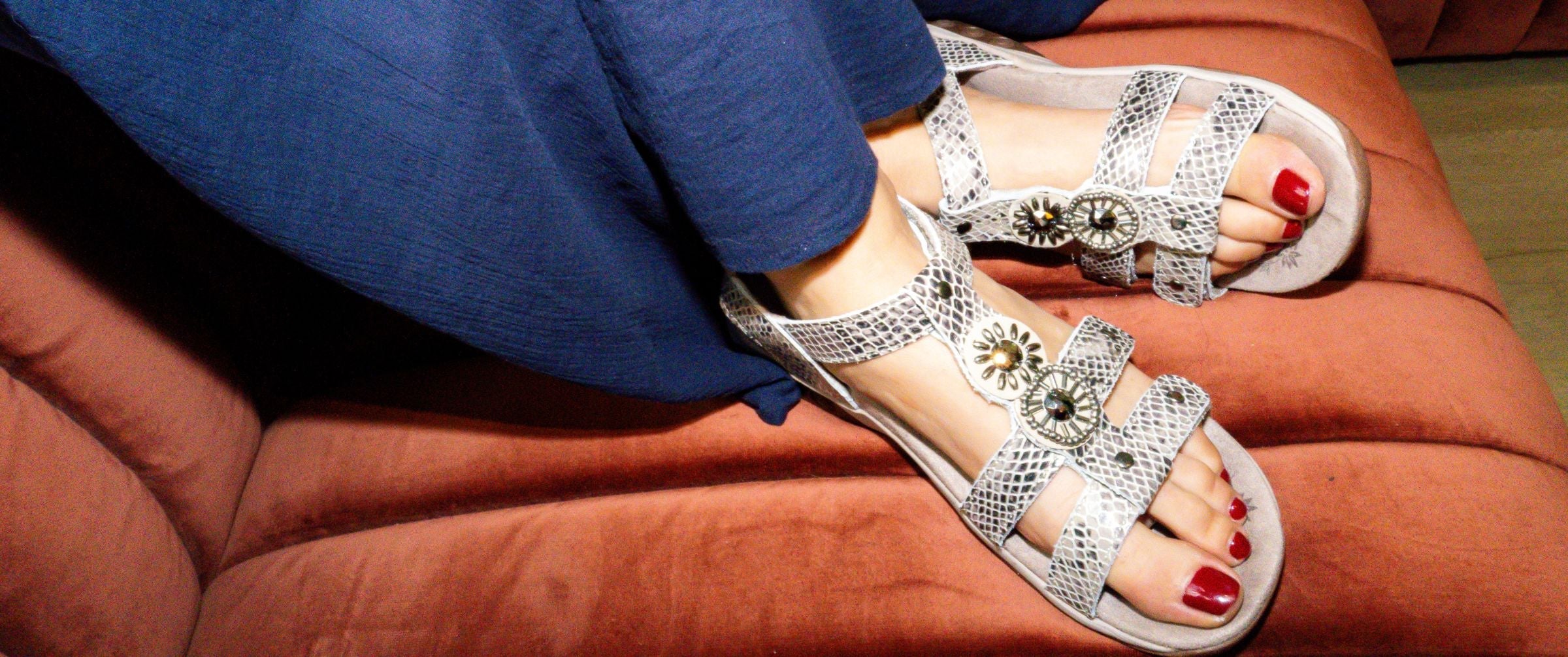 The Ultimate Guide to Orthotic Sandals for Alleviating Pain